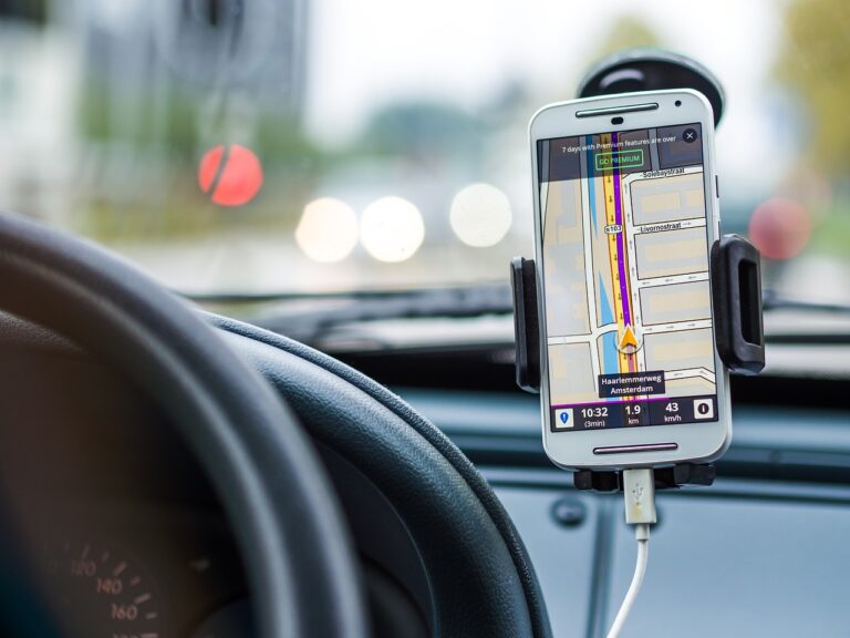 Apps for driving directions, navigation, car, drive-1048294.jpg