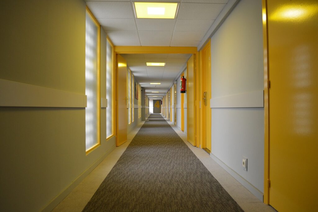 hotel, hallway, perspective-748188.jpg
